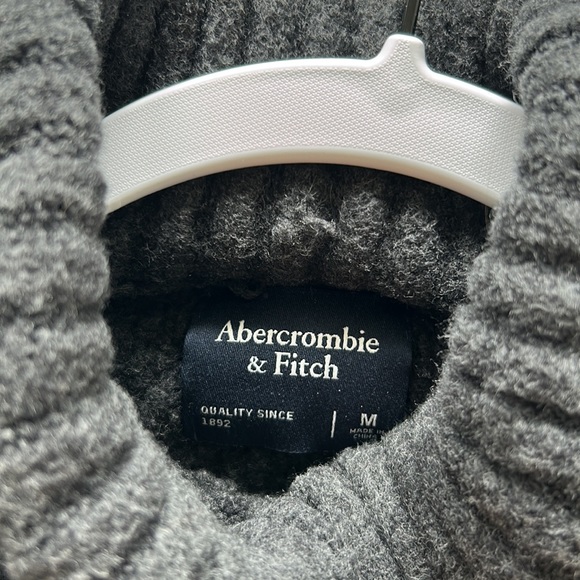 🤩 3 for $20 / Abercrombie & Fitch Grey Knit Turtle Neck - Picture 2 of 5